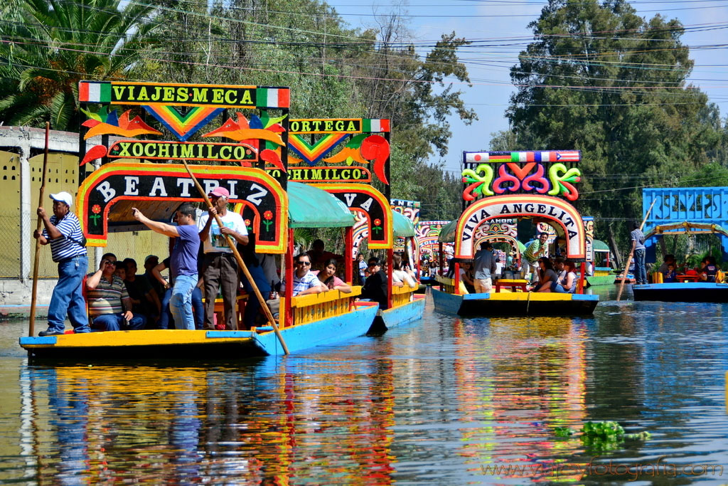 https://visitmexico.com/media/usercontent/6807fd96b81c4-las-trajineras-de-xochimilco-%281%29_gmxdot_jpg